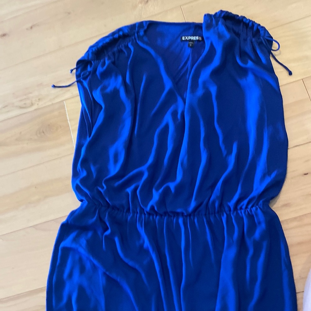 Cute trendy little cores dress. Size large